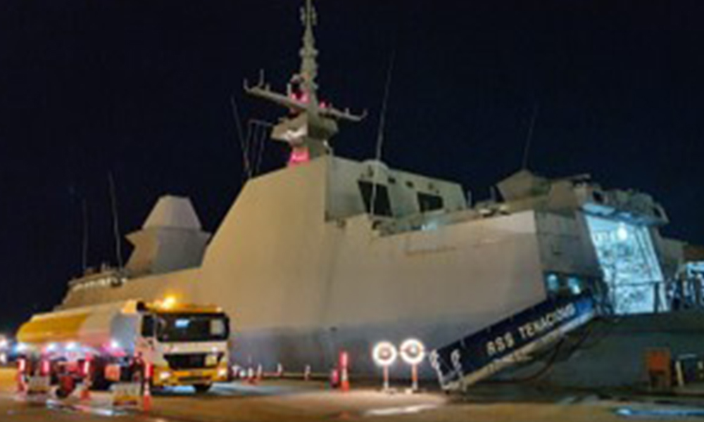U.S. Navy Vessel
RSS Tenacious